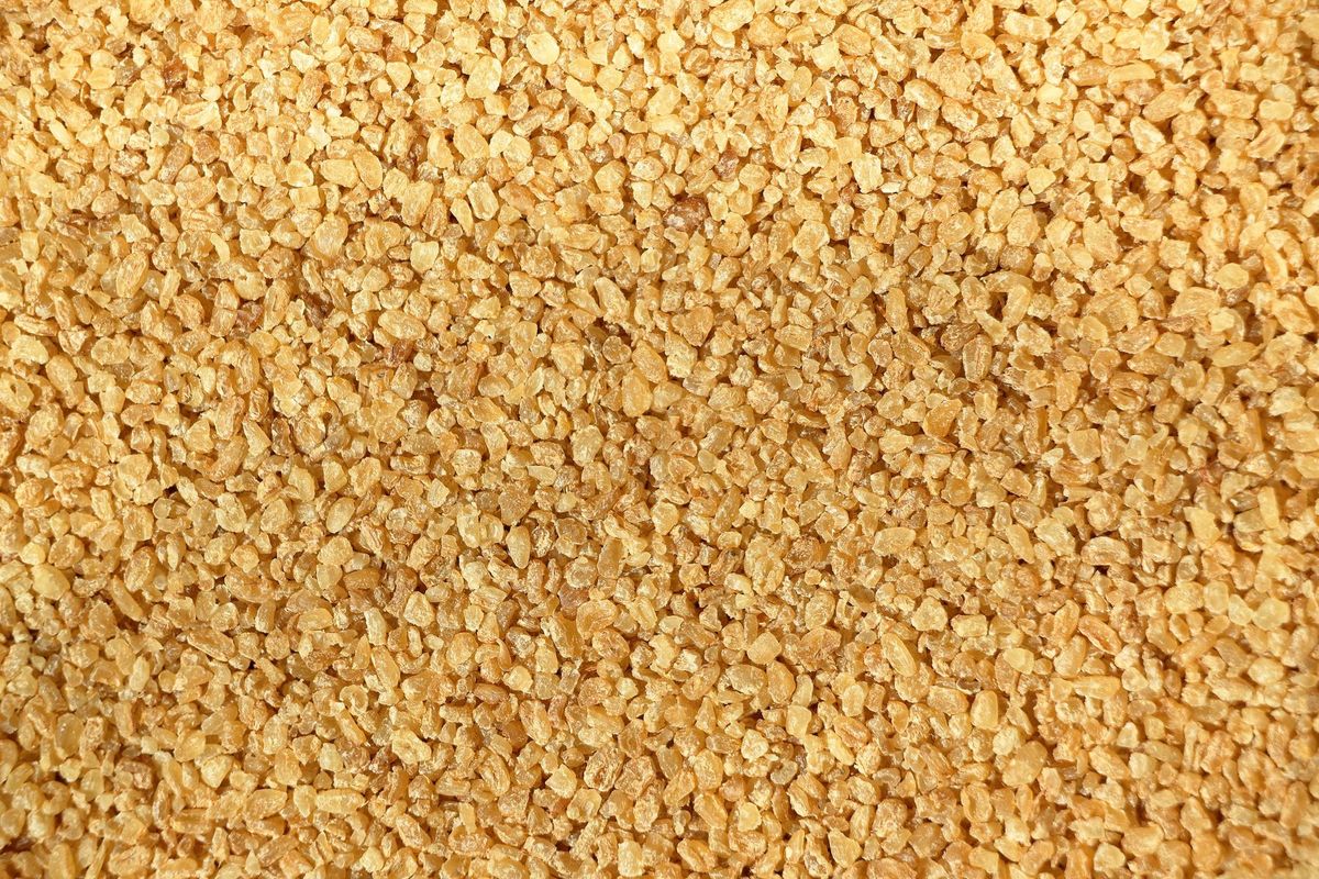 Hạt lúa mì bulgur khô trải kín khung hình
