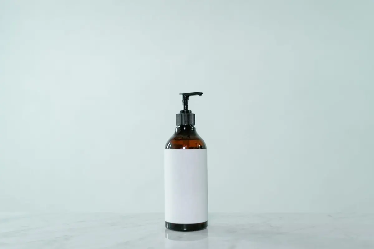 Chai xà phòng lỏng màu nâu có vòi bơm