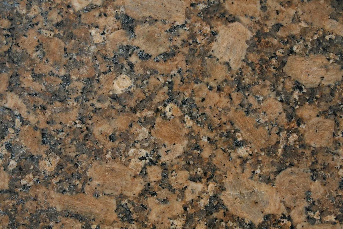 Bề mặt đá granite nâu hạt đốm đen đã đánh bóng