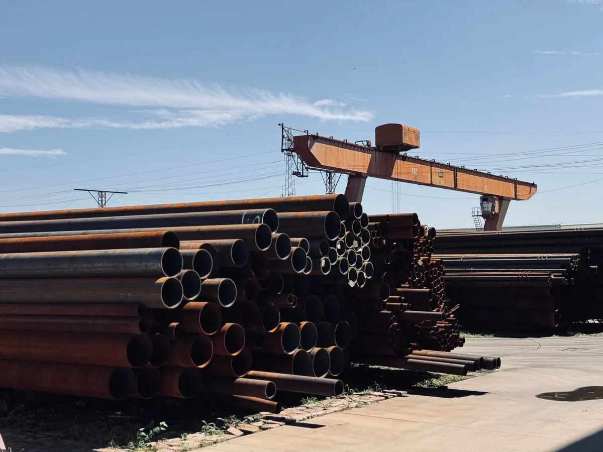 Bãi tập kết ống thép tròn