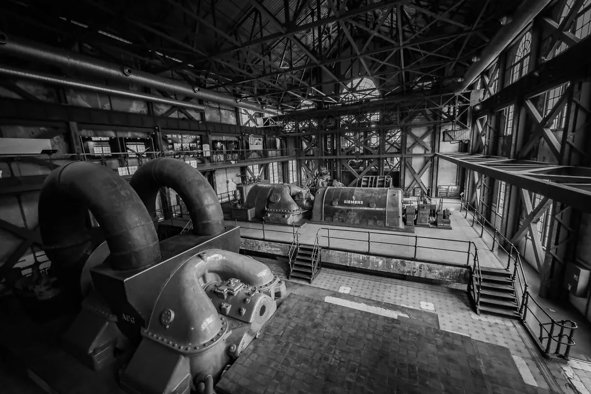 Large steam turbine inside a power plant hall