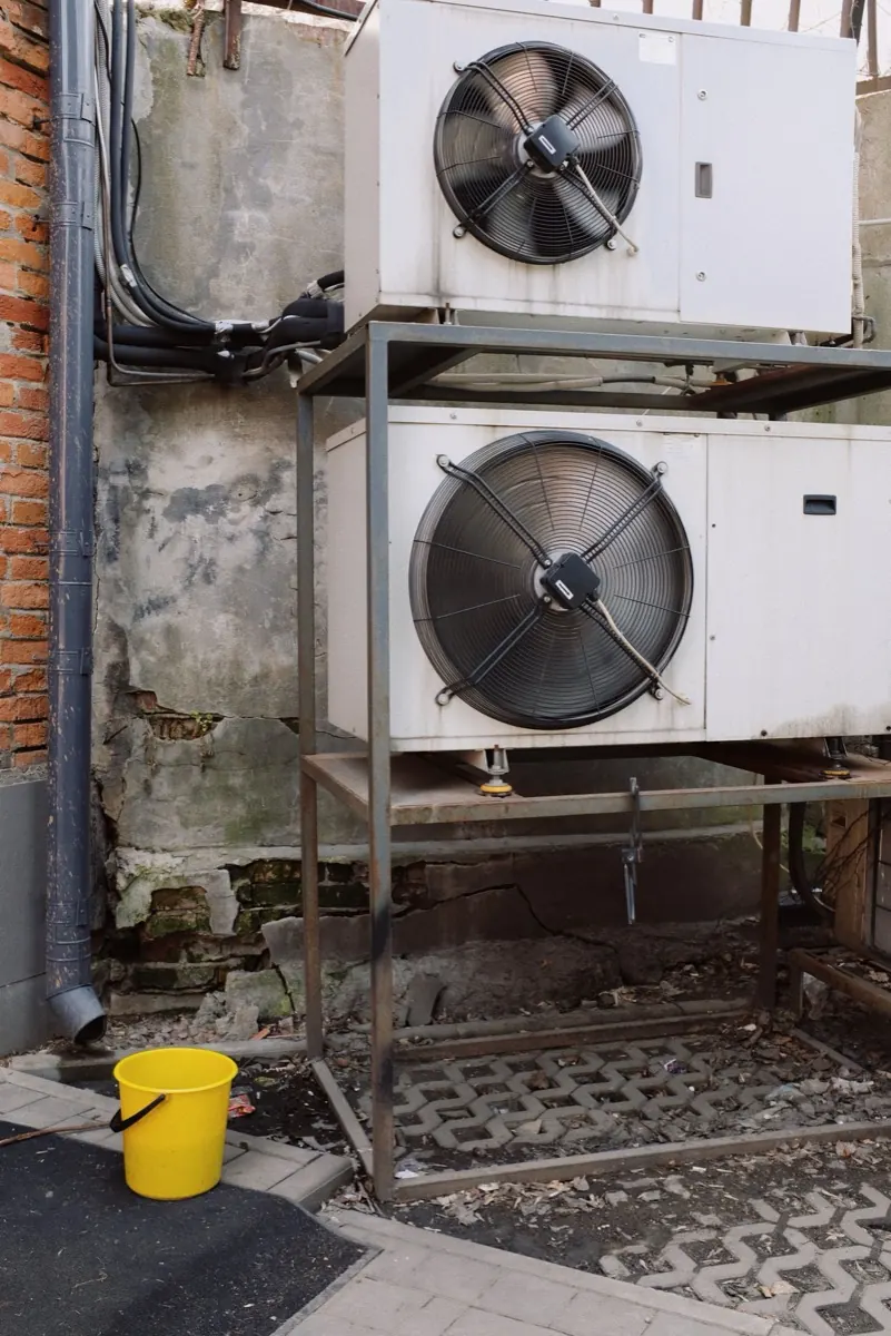 Cụm dàn nóng có máy nén của hệ thống lạnh