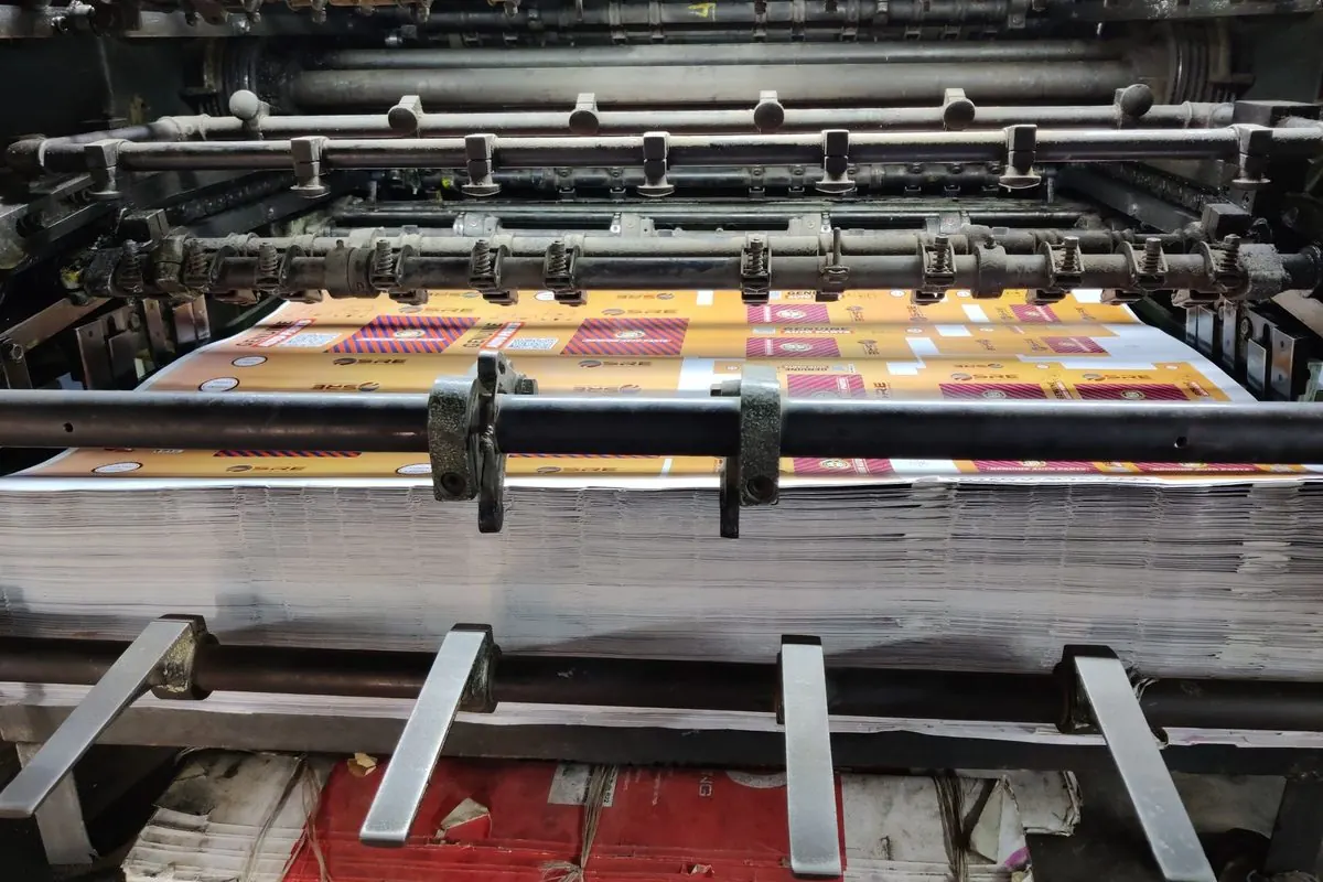 Offset press printing large colour sheets