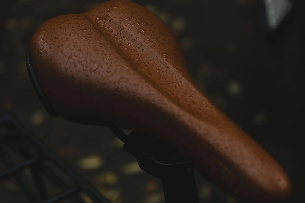 Close-up of a brown leather bicycle saddle
