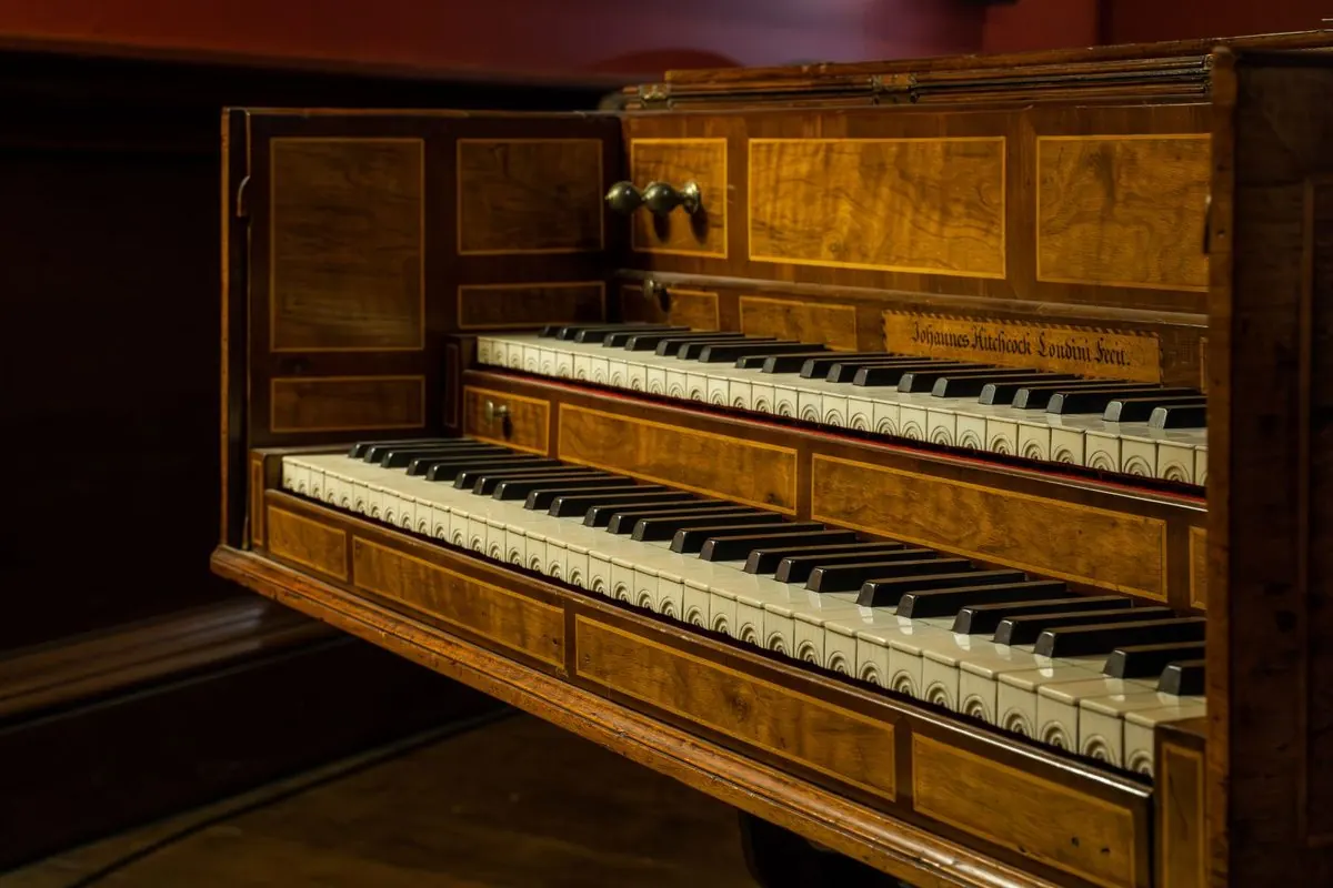 Đàn clavecin cổ hai hàng phím bằng gỗ