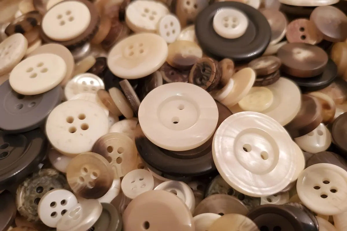 Pile of cream and brown buttons of many sizes