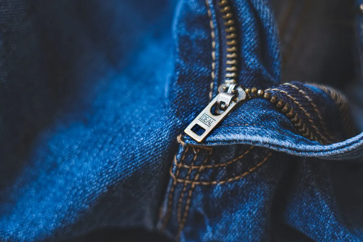 Metal-teeth zipper on blue jeans